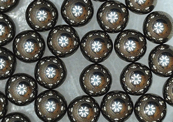 炭素鋼球（カーボン球）